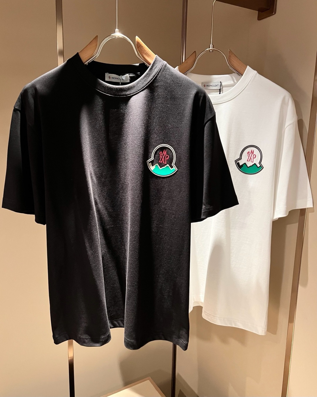 Moncler蒙家 2026春夏最新男女同款👫贸易订单短袖T恤，全品相！！网红款！采用logo图案压胶设