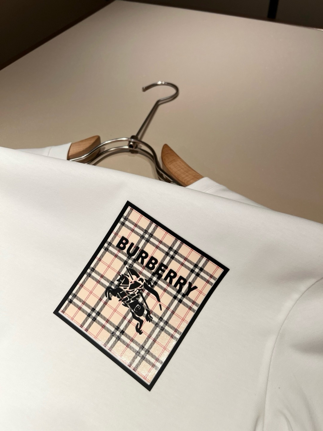 BURBER*Y巴*莉2026春夏新品男女同款👫短袖T恤,重磅来袭,最近比较火热的环保纯棉面料制作而成, BURBER*Y巴*莉2026春夏新品男女同款👫短袖T恤,重磅来袭,最近比较火热的环保纯棉面料制作而成,