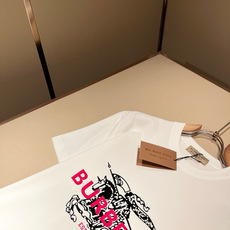 BURBER*Y巴*莉2026春夏新品男女同款👫短袖T恤,重磅来袭,最近比较火热的环保纯棉面料制作而成, BURBER*Y巴*莉2026春夏新品男女同款👫短袖T恤,重磅来袭,最近比较火热的环保纯棉面料制作而成,