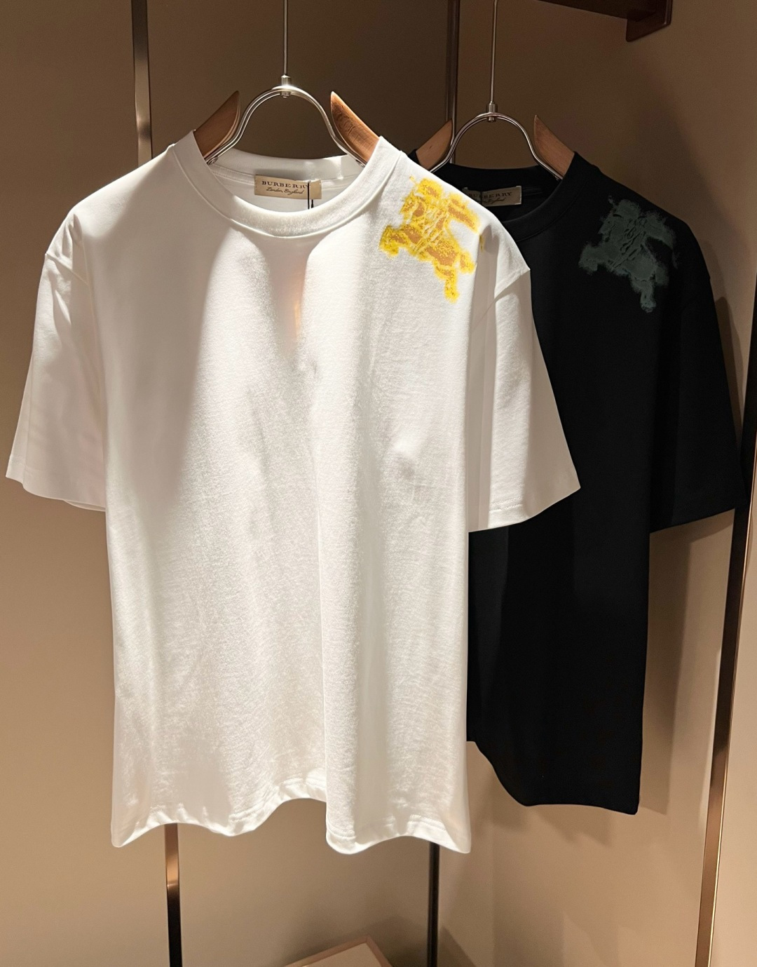 BURBER*Y巴*莉2026春夏新品男女同款👫短袖T恤，重磅来袭，最近比较火热的环保纯棉面料制作而成，