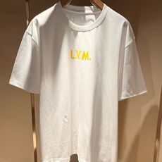 LouisVuitt*路易*登 2026春夏全新系列单品上线,非常时髦前卫的一款男女同款短袖T恤,标识l LouisVuitt*路易*登 2026春夏全新系列单品上线,非常时髦前卫的一款男女同款短袖T恤,标识l