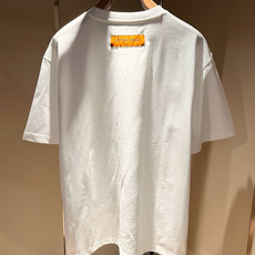 LouisVuitt*路易*登 2026春夏全新系列单品上线,非常时髦前卫的一款男女同款短袖T恤,标识l LouisVuitt*路易*登 2026春夏全新系列单品上线,非常时髦前卫的一款男女同款短袖T恤,标识l
