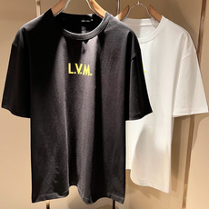 LouisVuitt*路易*登 2026春夏全新系列单品上线,非常时髦前卫的一款男女同款短袖T恤,标识l LouisVuitt*路易*登 2026春夏全新系列单品上线,非常时髦前卫的一款男女同款短袖T恤,标识l