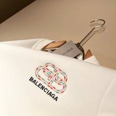 BALENCIA*巴黎*家 2026春夏最新款百搭卫衣,男女同款👫❤️经典标志图案字母logo图案刺绣工 BALENCIA*巴黎*家 2026春夏最新款百搭卫衣,男女同款👫❤️经典标志图案字母logo图案刺绣工