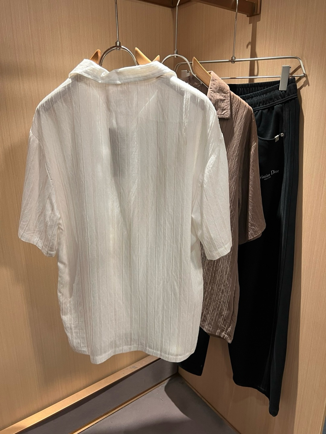 Dior 迪奥2026春夏新款男女同款👫衬衣，品牌最新设计元素！既不单调也不复杂,恰到好处的展现品味！客