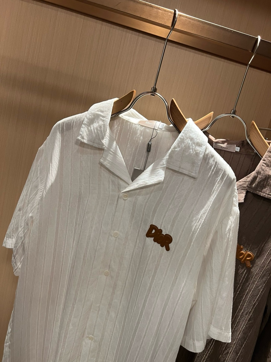 Dior 迪奥2026春夏新款男女同款👫衬衣，品牌最新设计元素！既不单调也不复杂,恰到好处的展现品味！客