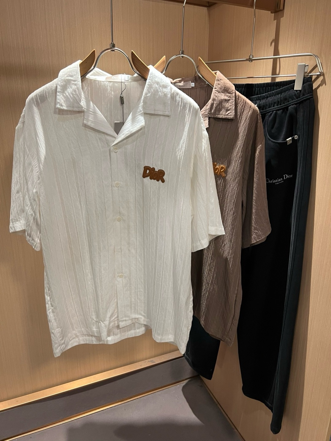 Dior 迪奥2026春夏新款男女同款👫衬衣，品牌最新设计元素！既不单调也不复杂,恰到好处的展现品味！客