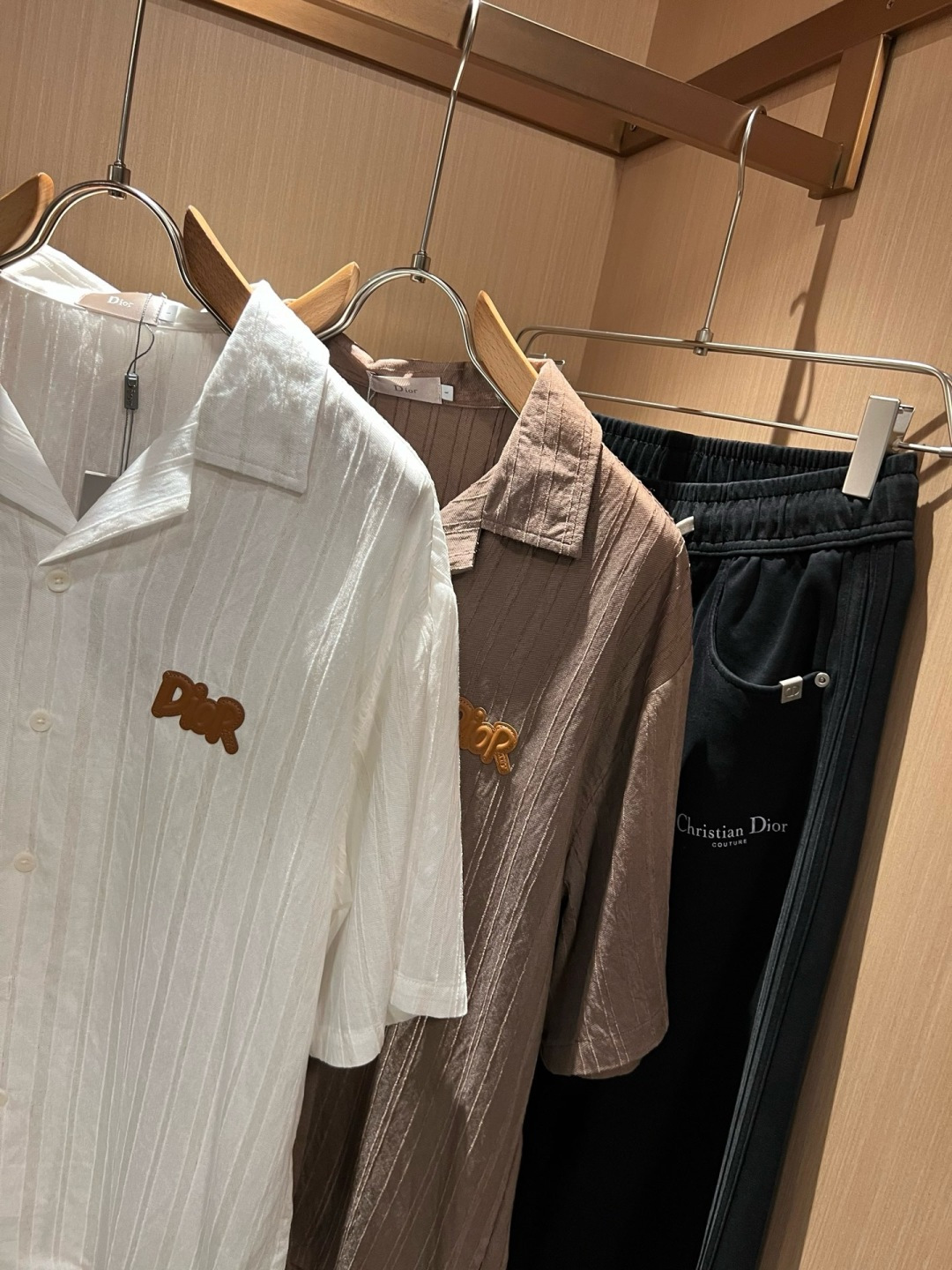 Dior 迪奥2026春夏新款男女同款👫衬衣，品牌最新设计元素！既不单调也不复杂,恰到好处的展现品味！客