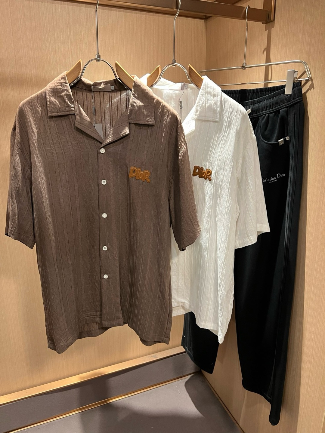 Dior 迪奥2026春夏新款男女同款👫衬衣，品牌最新设计元素！既不单调也不复杂,恰到好处的展现品味！客