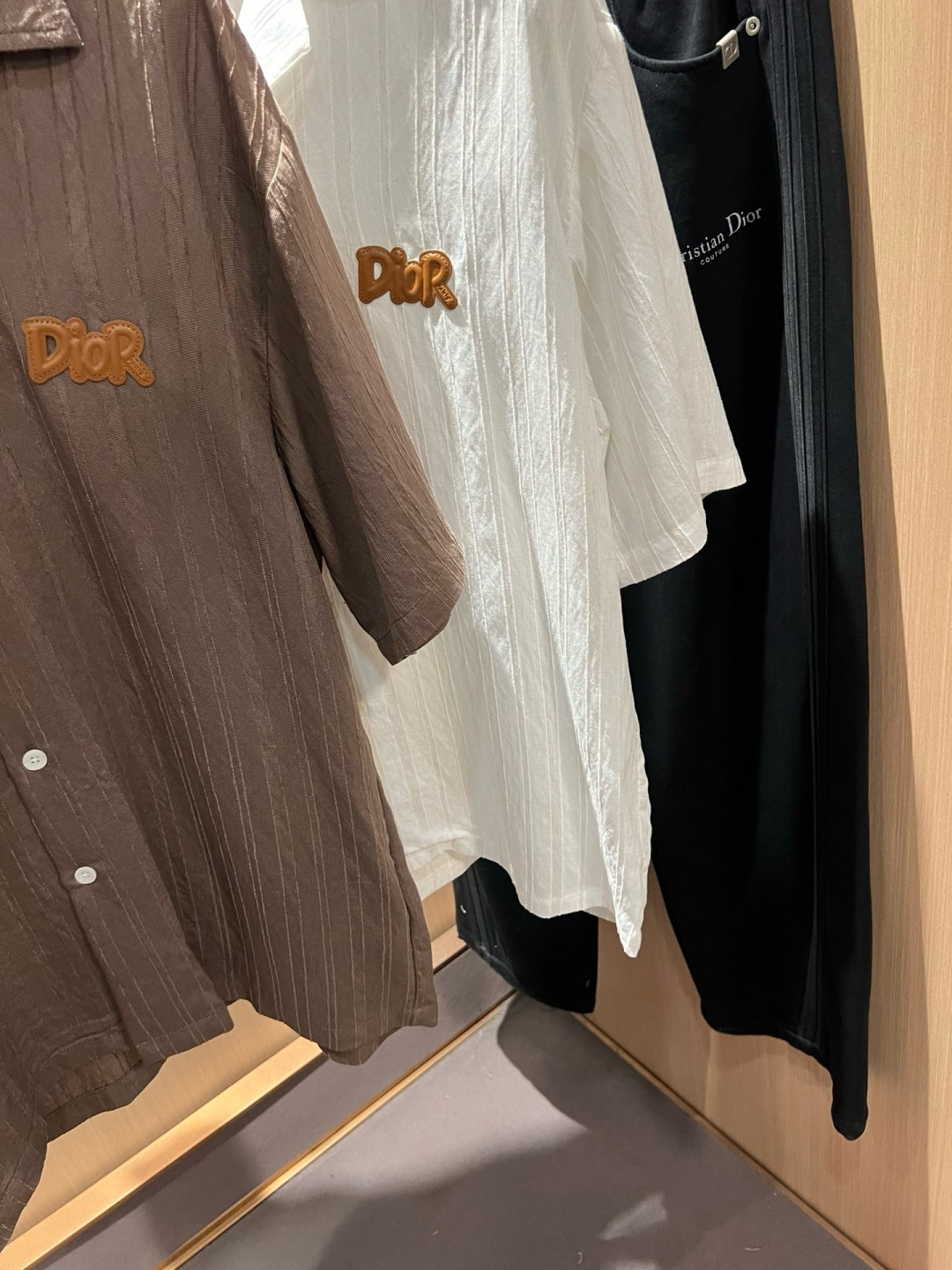 Dior 迪奥2026春夏新款男女同款👫衬衣，品牌最新设计元素！既不单调也不复杂,恰到好处的展现品味！客
