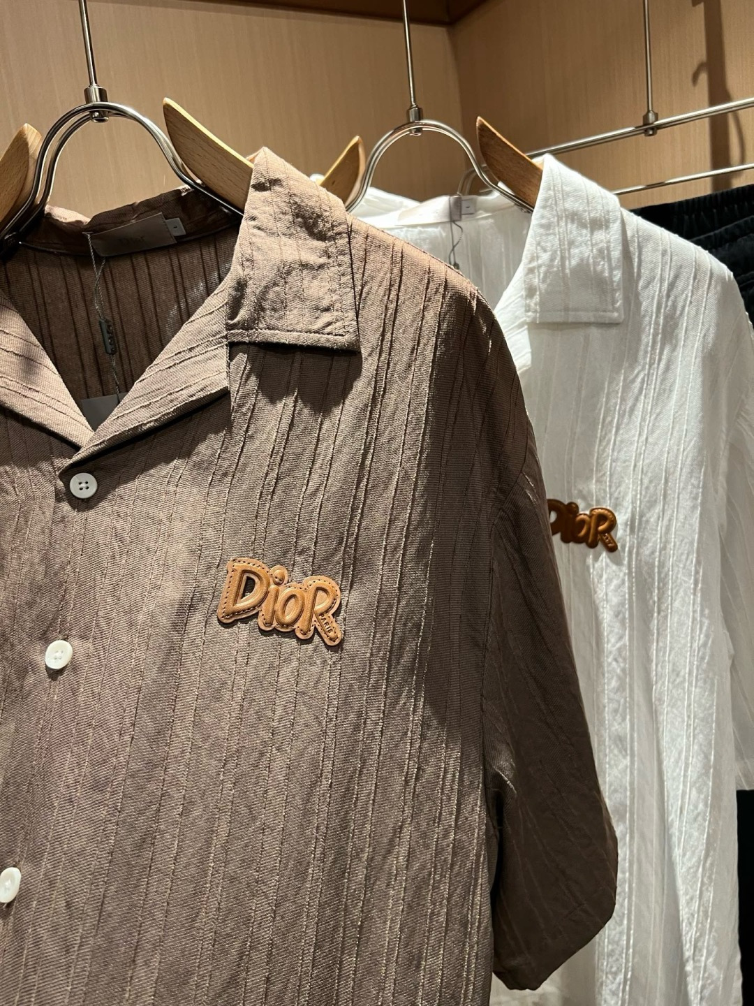 Dior 迪奥2026春夏新款男女同款👫衬衣，品牌最新设计元素！既不单调也不复杂,恰到好处的展现品味！客