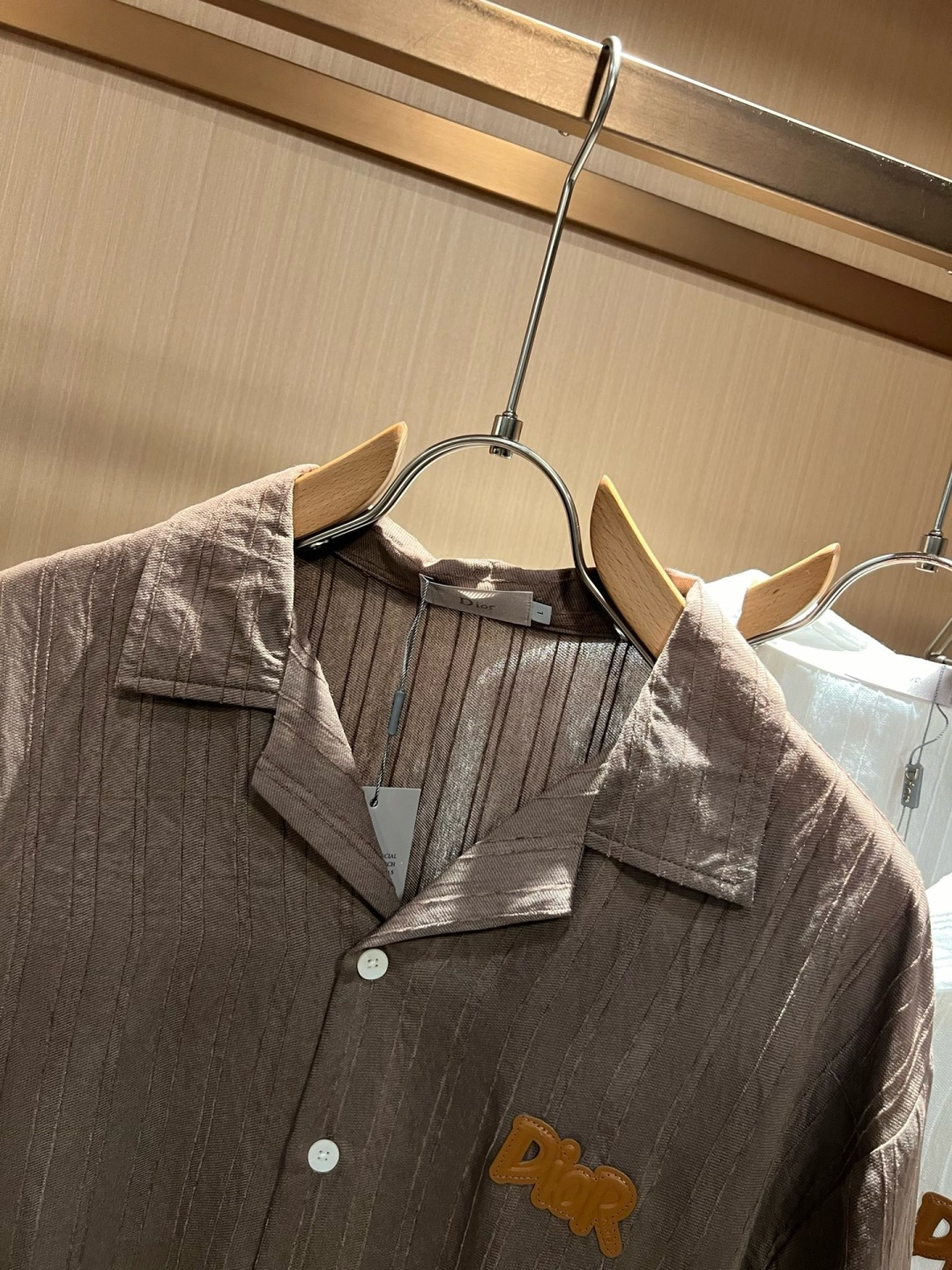 Dior 迪奥2026春夏新款男女同款👫衬衣，品牌最新设计元素！既不单调也不复杂,恰到好处的展现品味！客