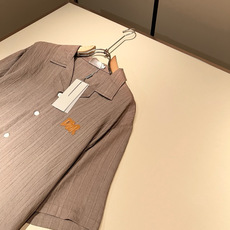Dior 迪奥2026春夏新款男女同款👫衬衣,品牌最新设计元素!既不单调也不复杂,恰到好处的展现品味!客 Dior 迪奥2026春夏新款男女同款👫衬衣,品牌最新设计元素!既不单调也不复杂,恰到好处的展现品味!客
