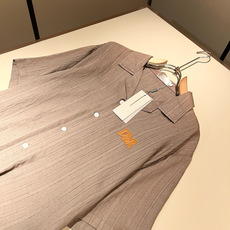 Dior 迪奥2026春夏新款男女同款👫衬衣,品牌最新设计元素!既不单调也不复杂,恰到好处的展现品味!客 Dior 迪奥2026春夏新款男女同款👫衬衣,品牌最新设计元素!既不单调也不复杂,恰到好处的展现品味!客