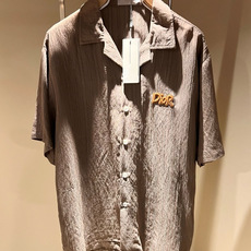 Dior 迪奥2026春夏新款男女同款👫衬衣,品牌最新设计元素!既不单调也不复杂,恰到好处的展现品味!客 Dior 迪奥2026春夏新款男女同款👫衬衣,品牌最新设计元素!既不单调也不复杂,恰到好处的展现品味!客