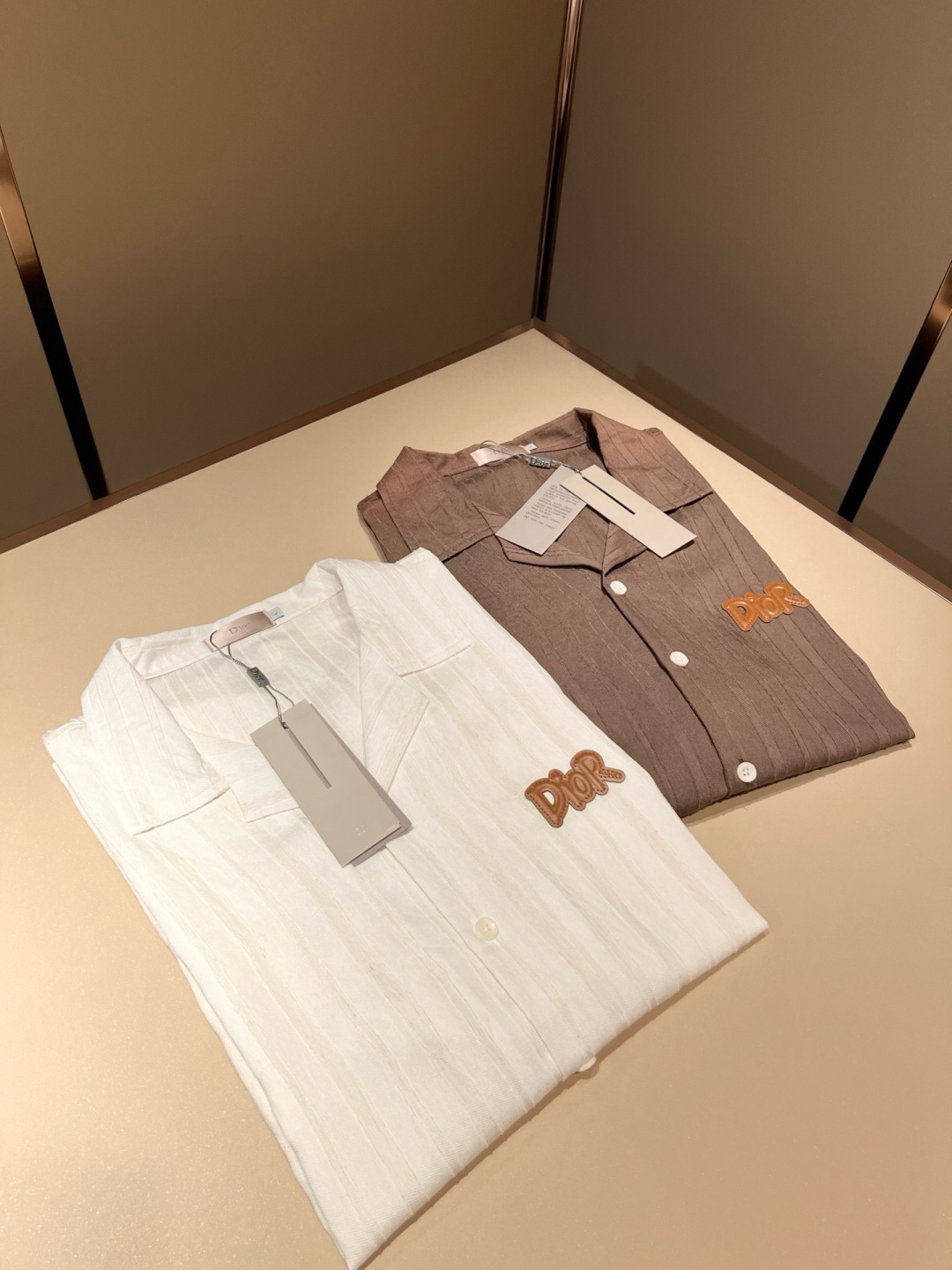 Dior 迪奥2026春夏新款男女同款👫衬衣，品牌最新设计元素！既不单调也不复杂,恰到好处的展现品味！客