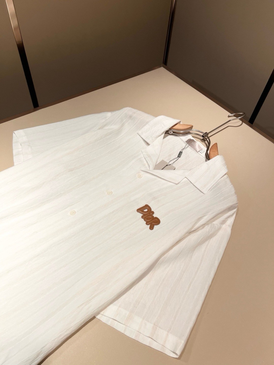 Dior 迪奥2026春夏新款男女同款👫衬衣，品牌最新设计元素！既不单调也不复杂,恰到好处的展现品味！客