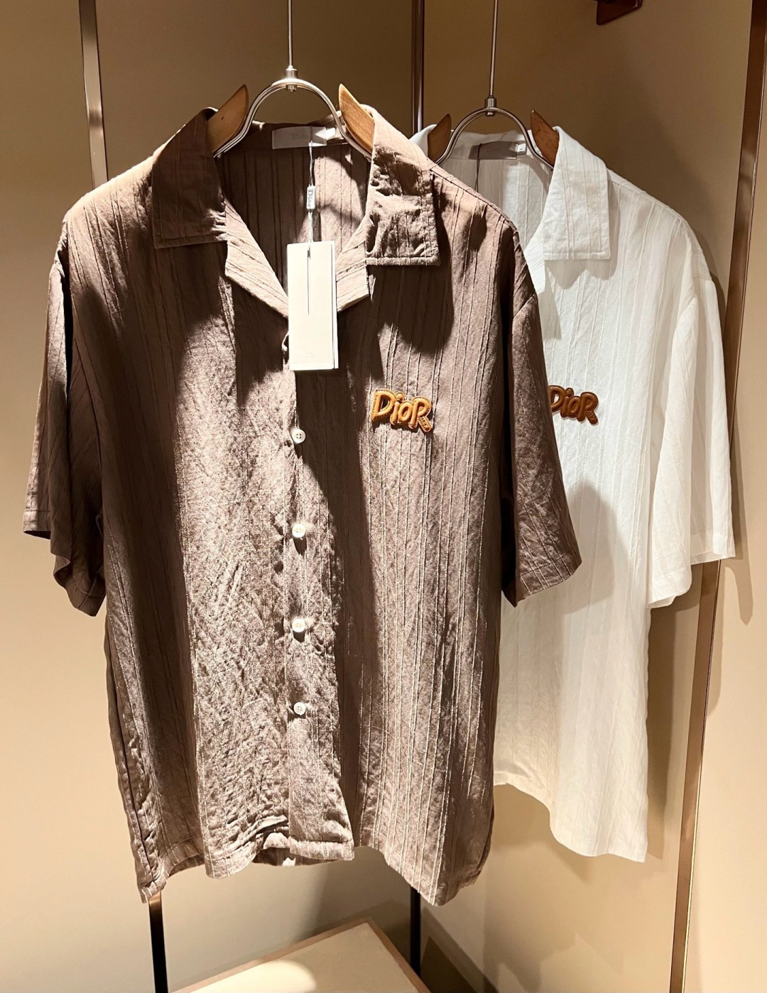 Dior 迪奥2026春夏新款男女同款👫衬衣，品牌最新设计元素！既不单调也不复杂,恰到好处的展现品味！客