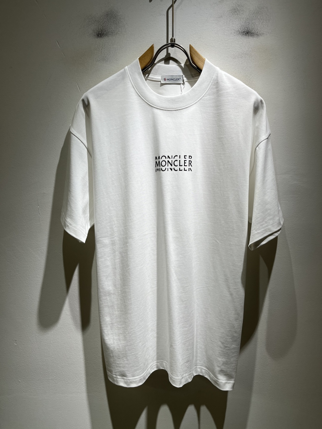 Moncler蒙家 2026春夏男女同款👫情侣款最新的贸易订单短袖T恤，全品相！！网红款！采用logo图