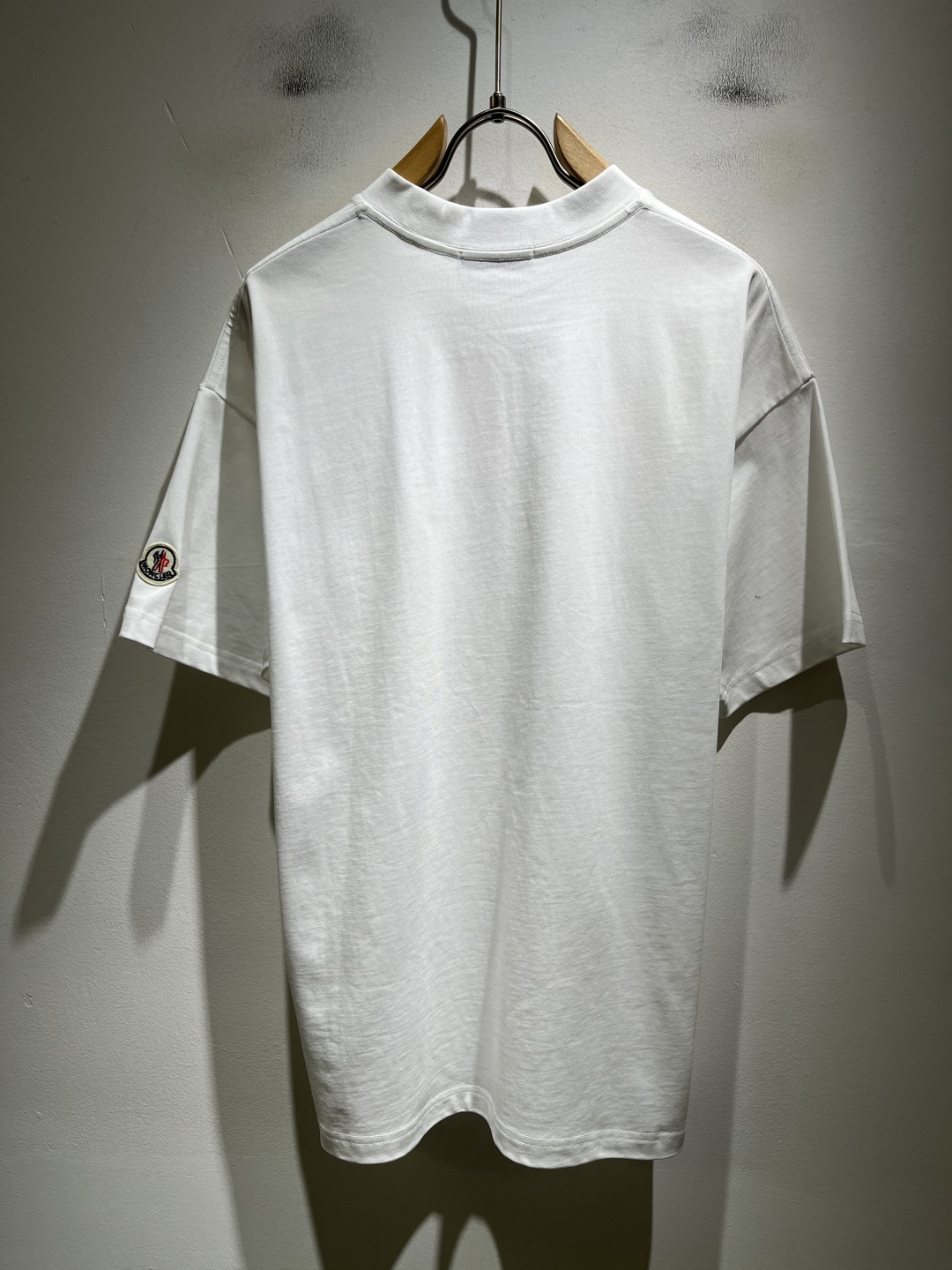 Moncler蒙家 2026春夏男女同款👫情侣款最新的贸易订单短袖T恤，全品相！！网红款！采用logo图
