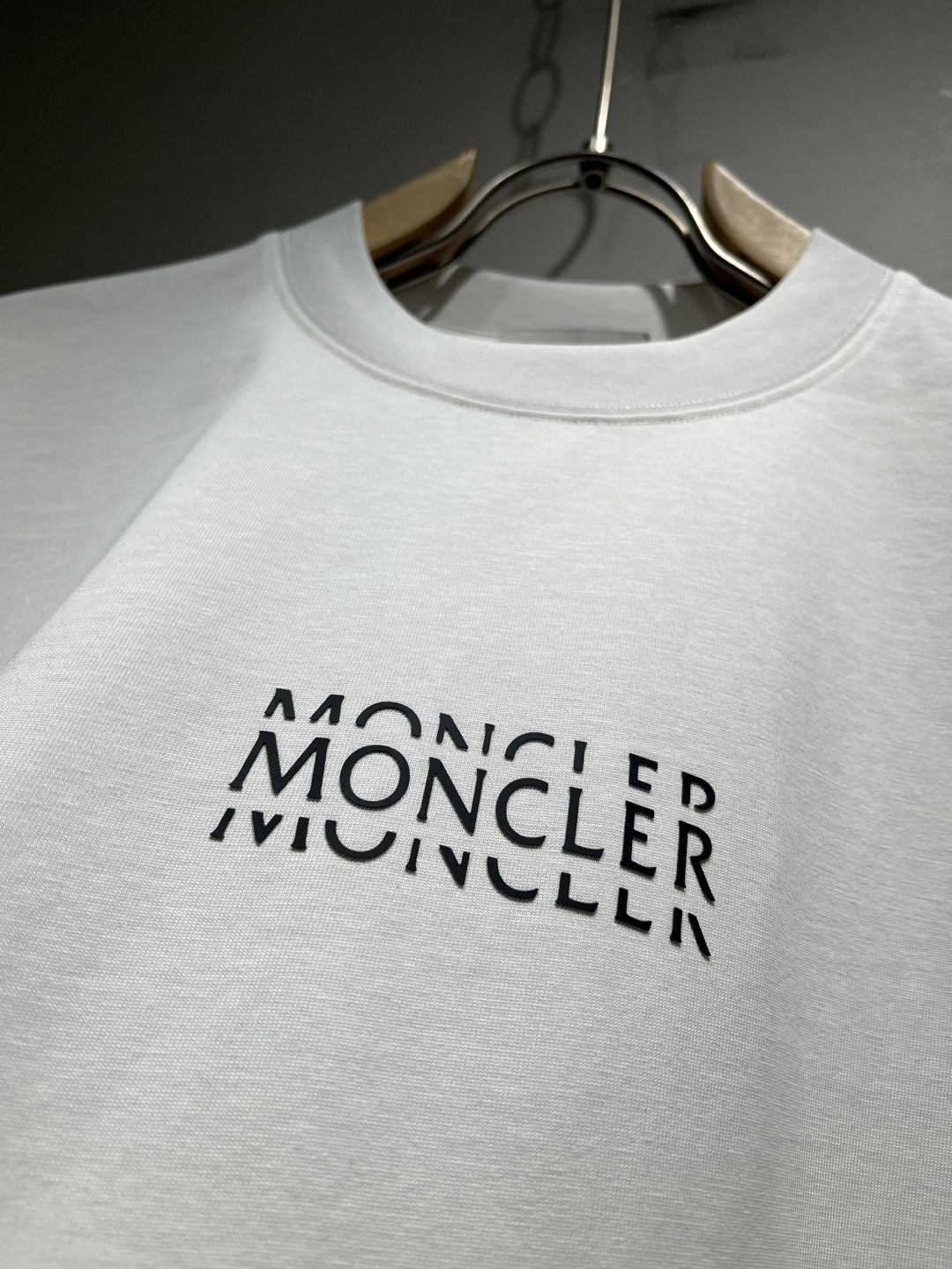Moncler蒙家 2026春夏男女同款👫情侣款最新的贸易订单短袖T恤，全品相！！网红款！采用logo图