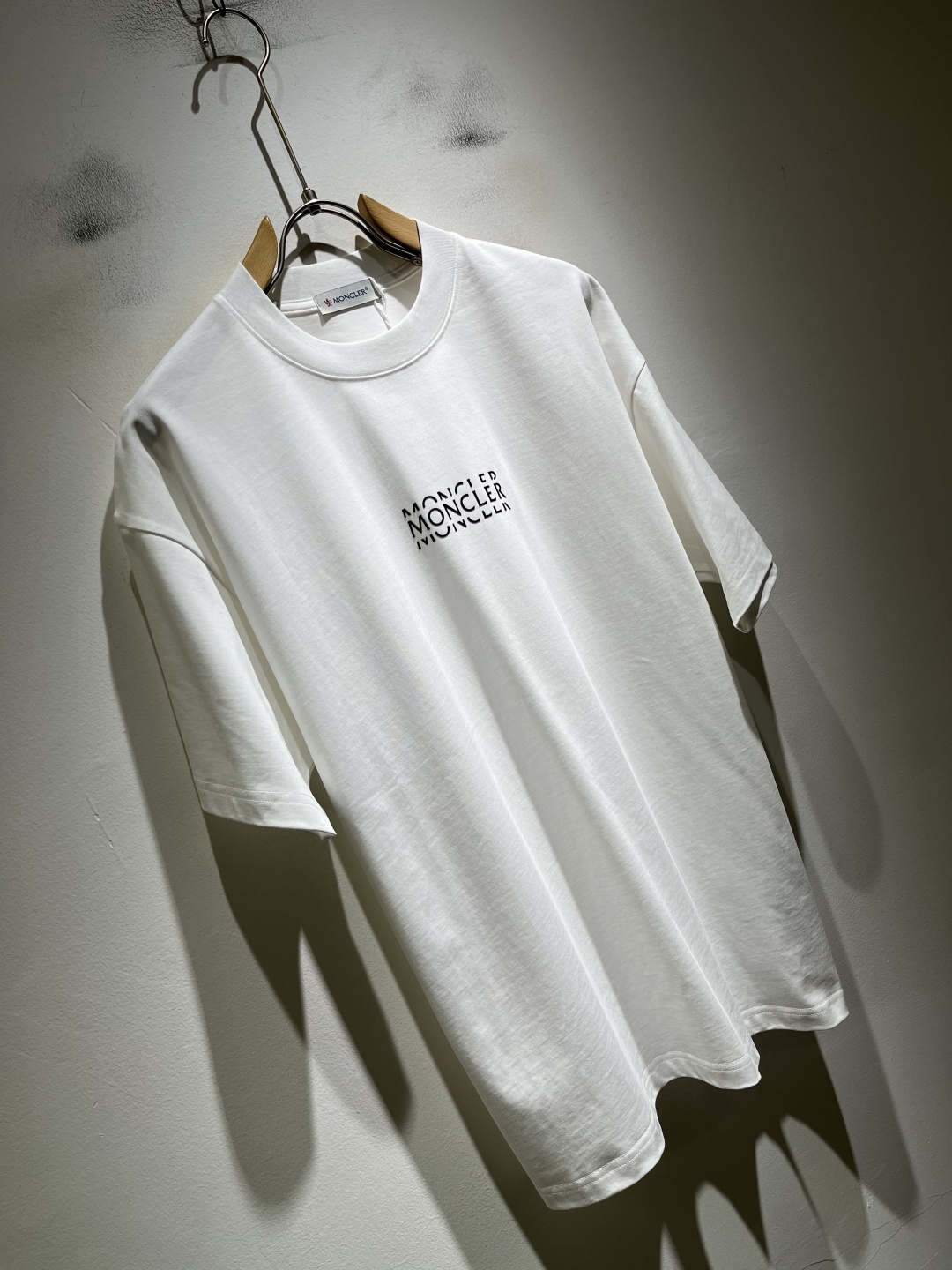 Moncler蒙家 2026春夏男女同款👫情侣款最新的贸易订单短袖T恤，全品相！！网红款！采用logo图