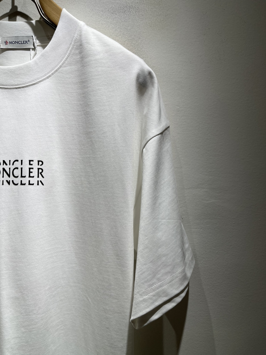 Moncler蒙家 2026春夏男女同款👫情侣款最新的贸易订单短袖T恤，全品相！！网红款！采用logo图