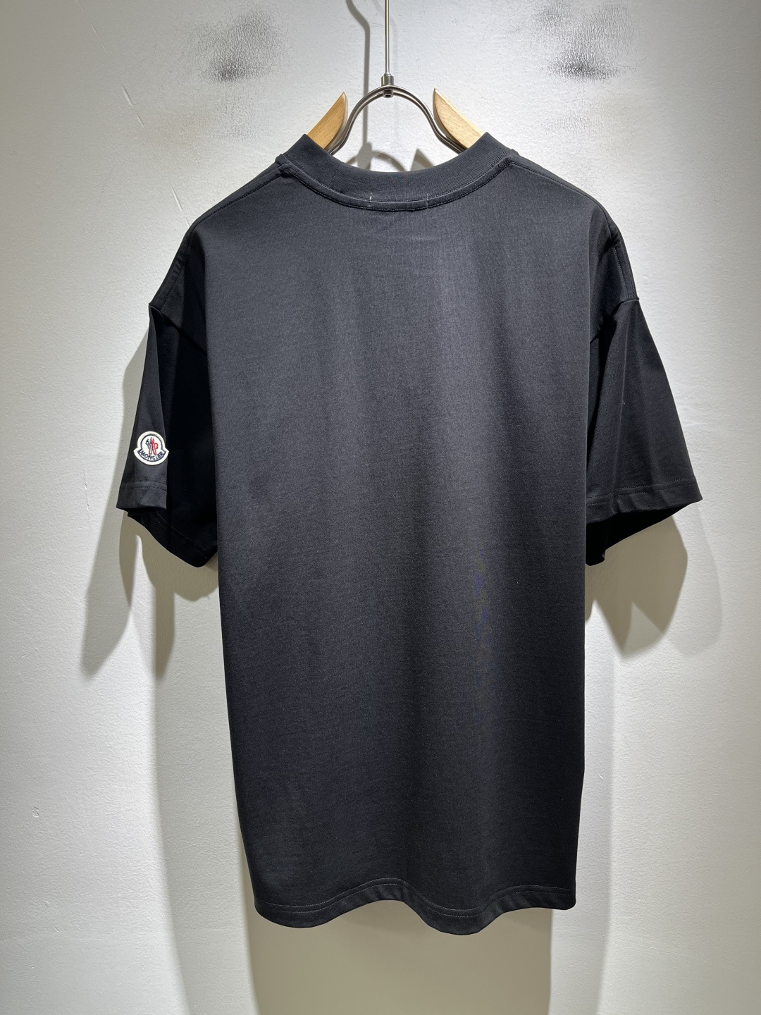 Moncler蒙家 2026春夏男女同款👫情侣款最新的贸易订单短袖T恤，全品相！！网红款！采用logo图
