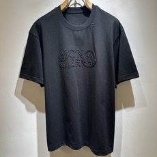 Moncler蒙家 2026春夏最新男女同款👫贸易订单短袖T恤,全品相!!网红款!采用logo图案刺绣设 Moncler蒙家 2026春夏最新男女同款👫贸易订单短袖T恤,全品相!!网红款!采用logo图案刺绣设