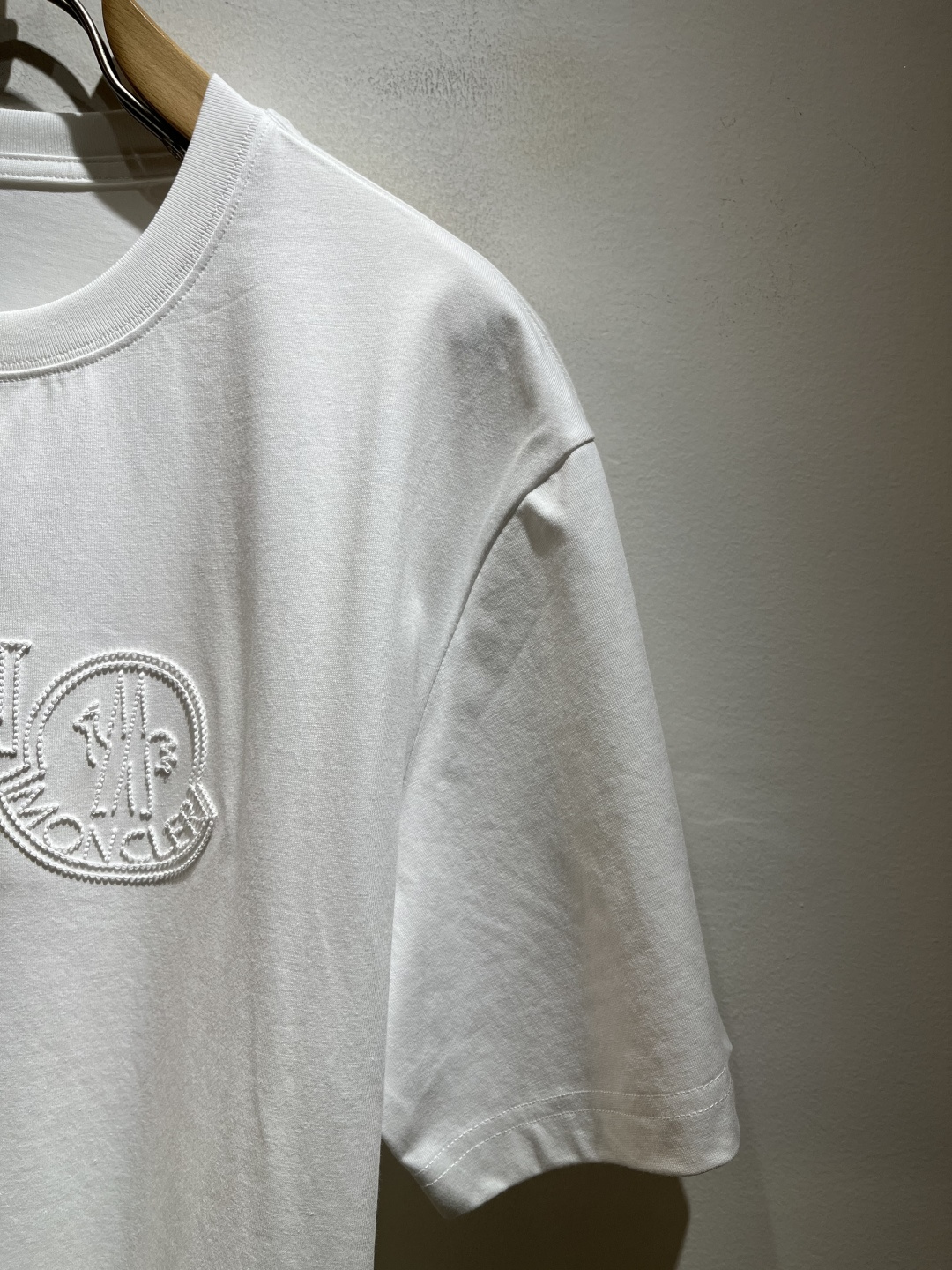 Moncler蒙家 2026春夏最新男女同款👫贸易订单短袖T恤，全品相！！网红款！采用logo图案刺绣设