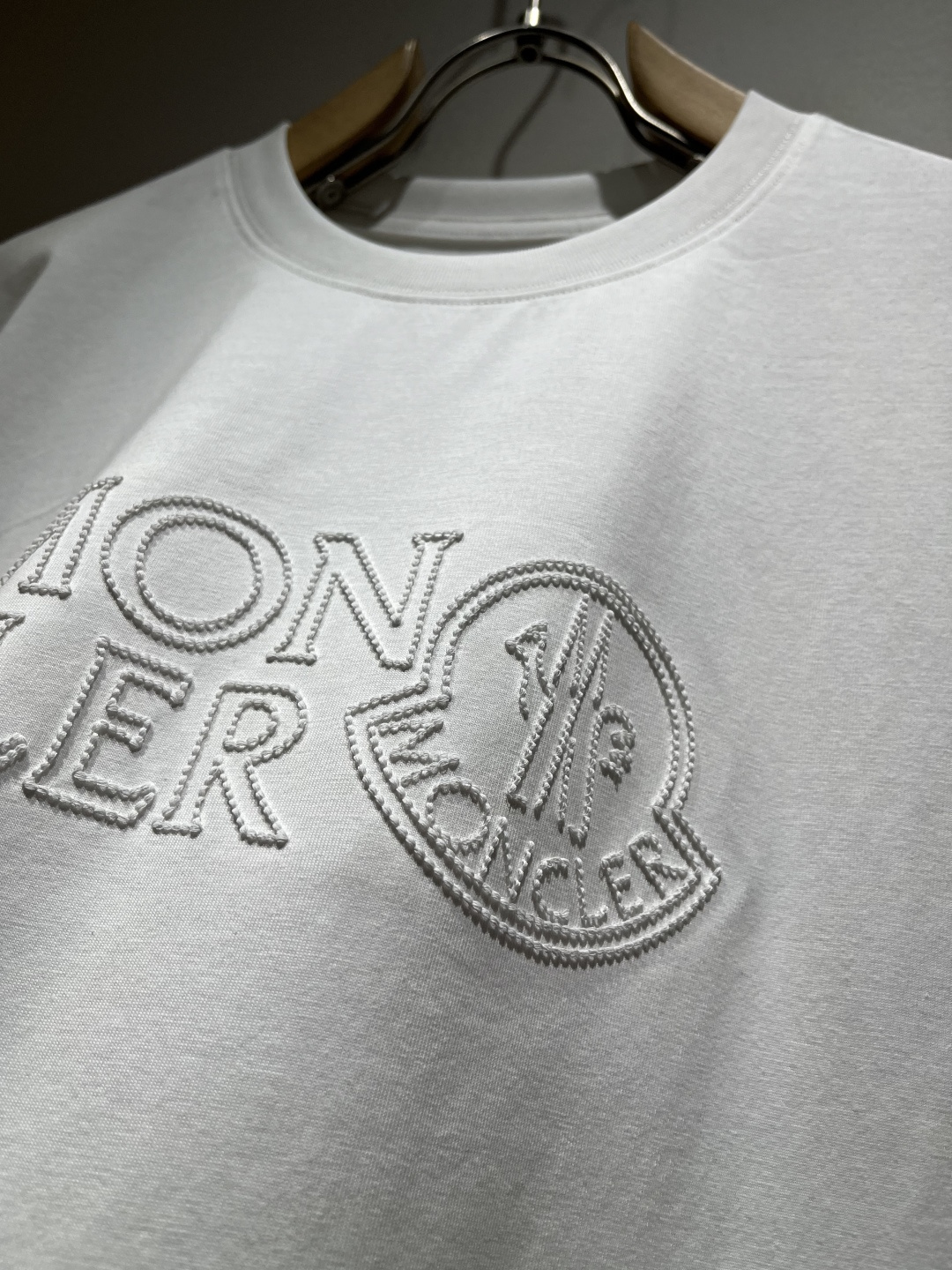 Moncler蒙家 2026春夏最新男女同款👫贸易订单短袖T恤，全品相！！网红款！采用logo图案刺绣设