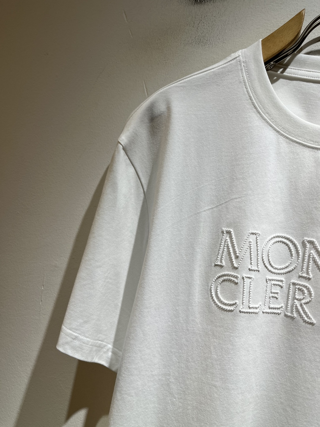 Moncler蒙家 2026春夏最新男女同款👫贸易订单短袖T恤，全品相！！网红款！采用logo图案刺绣设