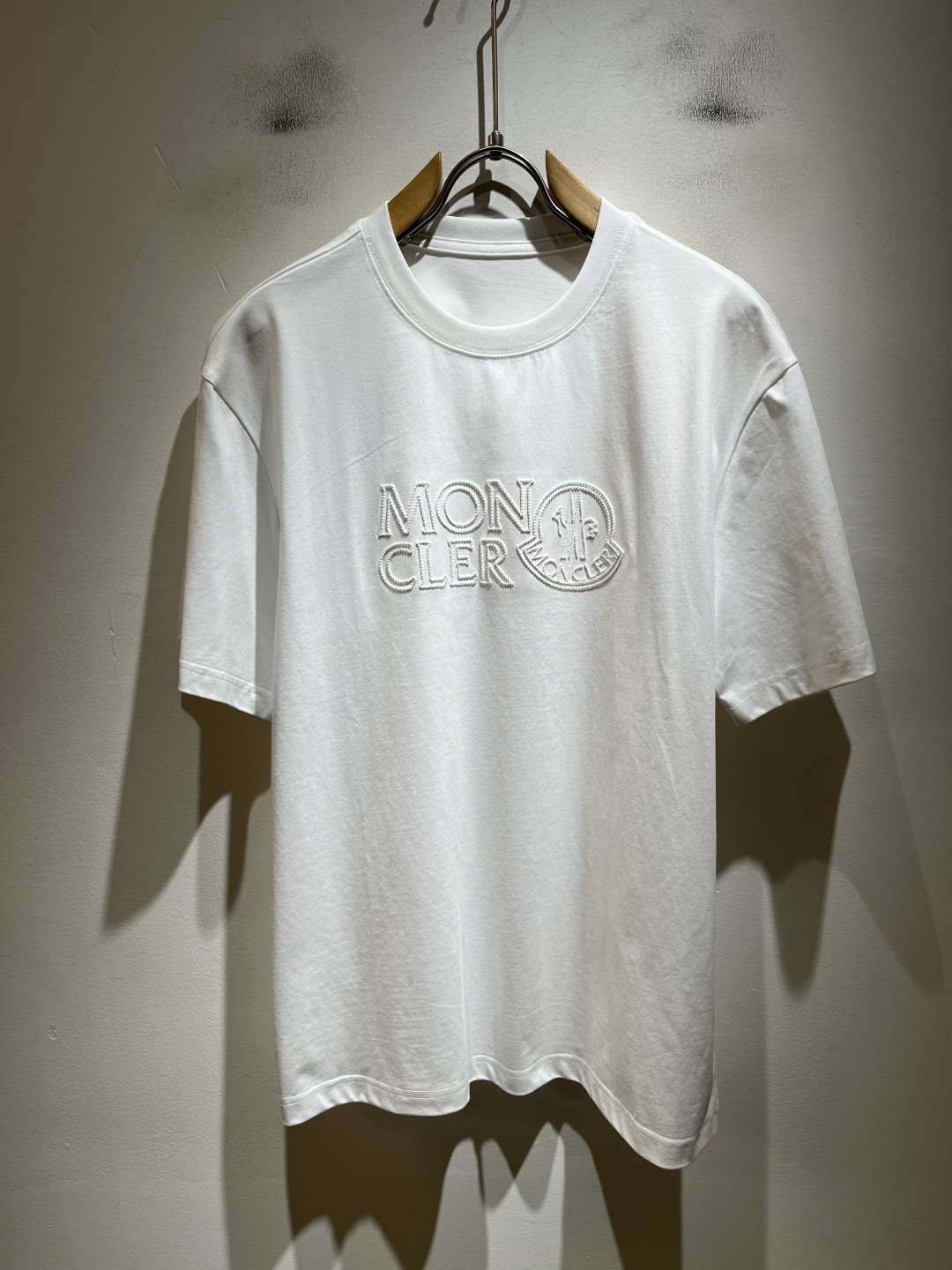 Moncler蒙家 2026春夏最新男女同款👫贸易订单短袖T恤，全品相！！网红款！采用logo图案刺绣设