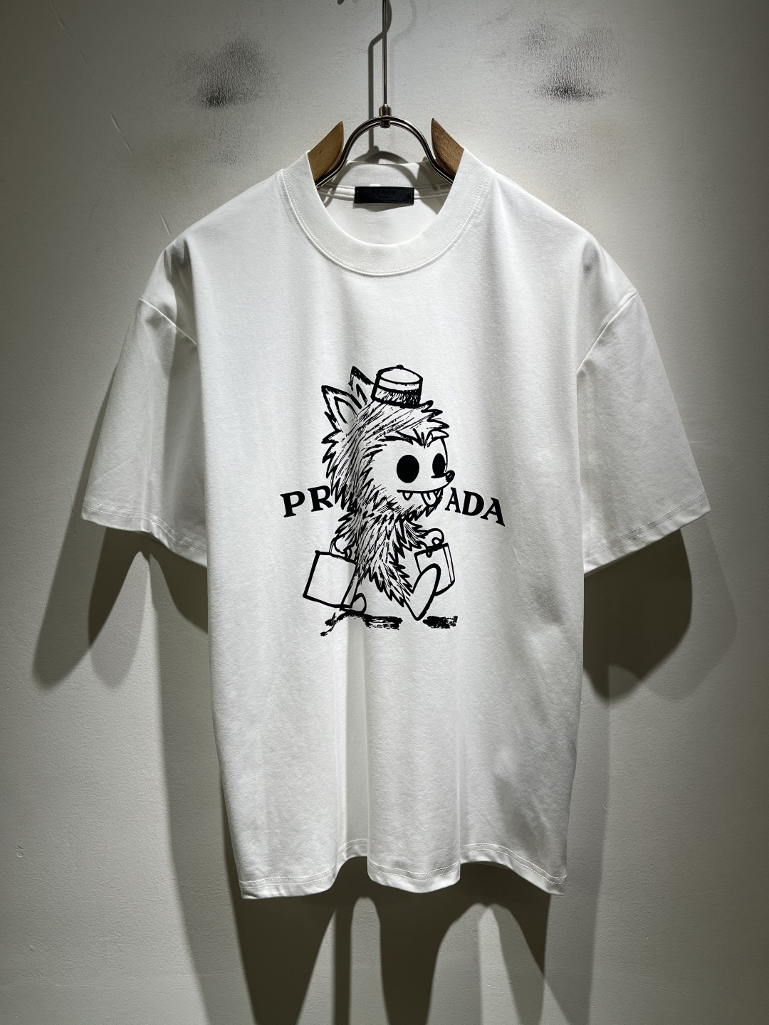 PRAD*A普*达2026春夏新款男女同款👫短袖T恤，最新款全网独家首上！！~既经典有时尚百搭，谁不爱啊
