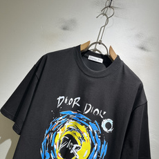 Dio*迪家 2026春夏新款男女同款👫短袖T恤,专柜同步发售!定制专属260克纯棉面料,定制原版工艺螺 Dio*迪家 2026春夏新款男女同款👫短袖T恤,专柜同步发售!定制专属260克纯棉面料,定制原版工艺螺
