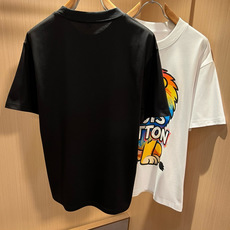 LouisVuitt*路易*登 2026春夏全新系列单品上线,非常时髦前卫的一款男女同款短袖T恤,标识l LouisVuitt*路易*登 2026春夏全新系列单品上线,非常时髦前卫的一款男女同款短袖T恤,标识l