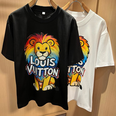 LouisVuitt*路易*登 2026春夏全新系列单品上线,非常时髦前卫的一款男女同款短袖T恤,标识l LouisVuitt*路易*登 2026春夏全新系列单品上线,非常时髦前卫的一款男女同款短袖T恤,标识l