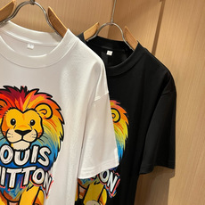 LouisVuitt*路易*登 2026春夏全新系列单品上线,非常时髦前卫的一款男女同款短袖T恤,标识l LouisVuitt*路易*登 2026春夏全新系列单品上线,非常时髦前卫的一款男女同款短袖T恤,标识l