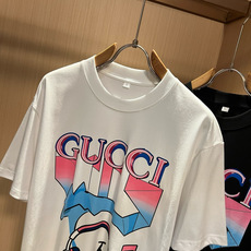 Gucc*古家 2026春夏新款男女同情侣款👫休闲宽松棉质圆领短袖T恤衫!贸易公司渠道稀出,同步官网发售 Gucc*古家 2026春夏新款男女同情侣款👫休闲宽松棉质圆领短袖T恤衫!贸易公司渠道稀出,同步官网发售