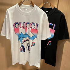 Gucc*古家 2026春夏新款男女同情侣款👫休闲宽松棉质圆领短袖T恤衫!贸易公司渠道稀出,同步官网发售 Gucc*古家 2026春夏新款男女同情侣款👫休闲宽松棉质圆领短袖T恤衫!贸易公司渠道稀出,同步官网发售