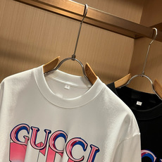 Gucc*古家 2026春夏新款男女同情侣款👫休闲宽松棉质圆领短袖T恤衫!贸易公司渠道稀出,同步官网发售 Gucc*古家 2026春夏新款男女同情侣款👫休闲宽松棉质圆领短袖T恤衫!贸易公司渠道稀出,同步官网发售