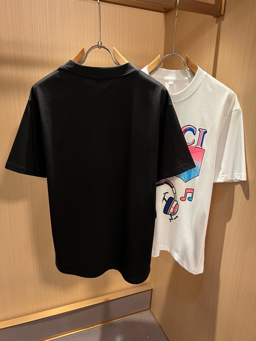Gucc*古家 2026春夏新款男女同情侣款👫休闲宽松棉质圆领短袖T恤衫！贸易公司渠道稀出，同步官网发售