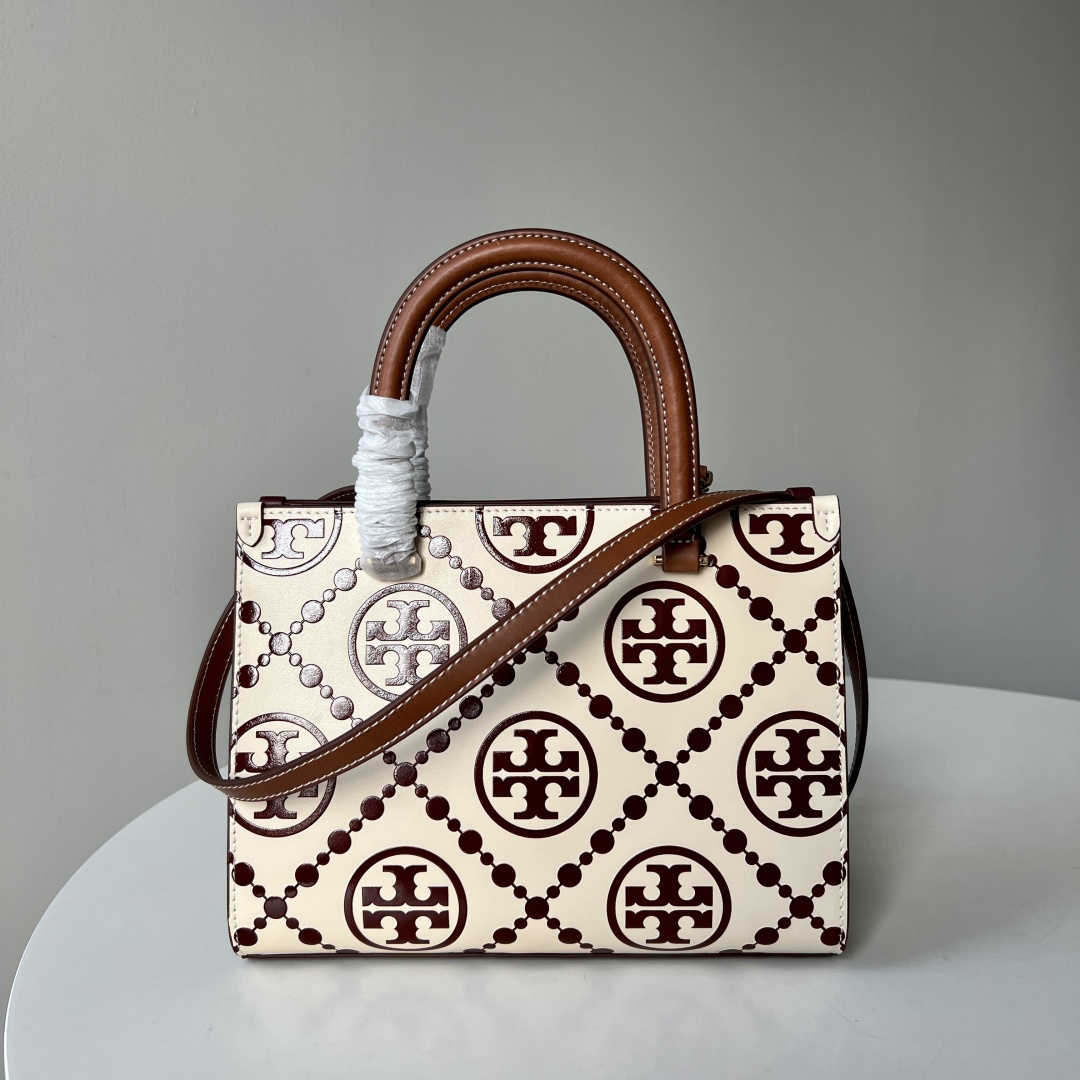 Tory Burch TB新款、 T Monogram 图案 搭配压花皮革 魅力隽永又风格独具 T Monogram 手提托特包