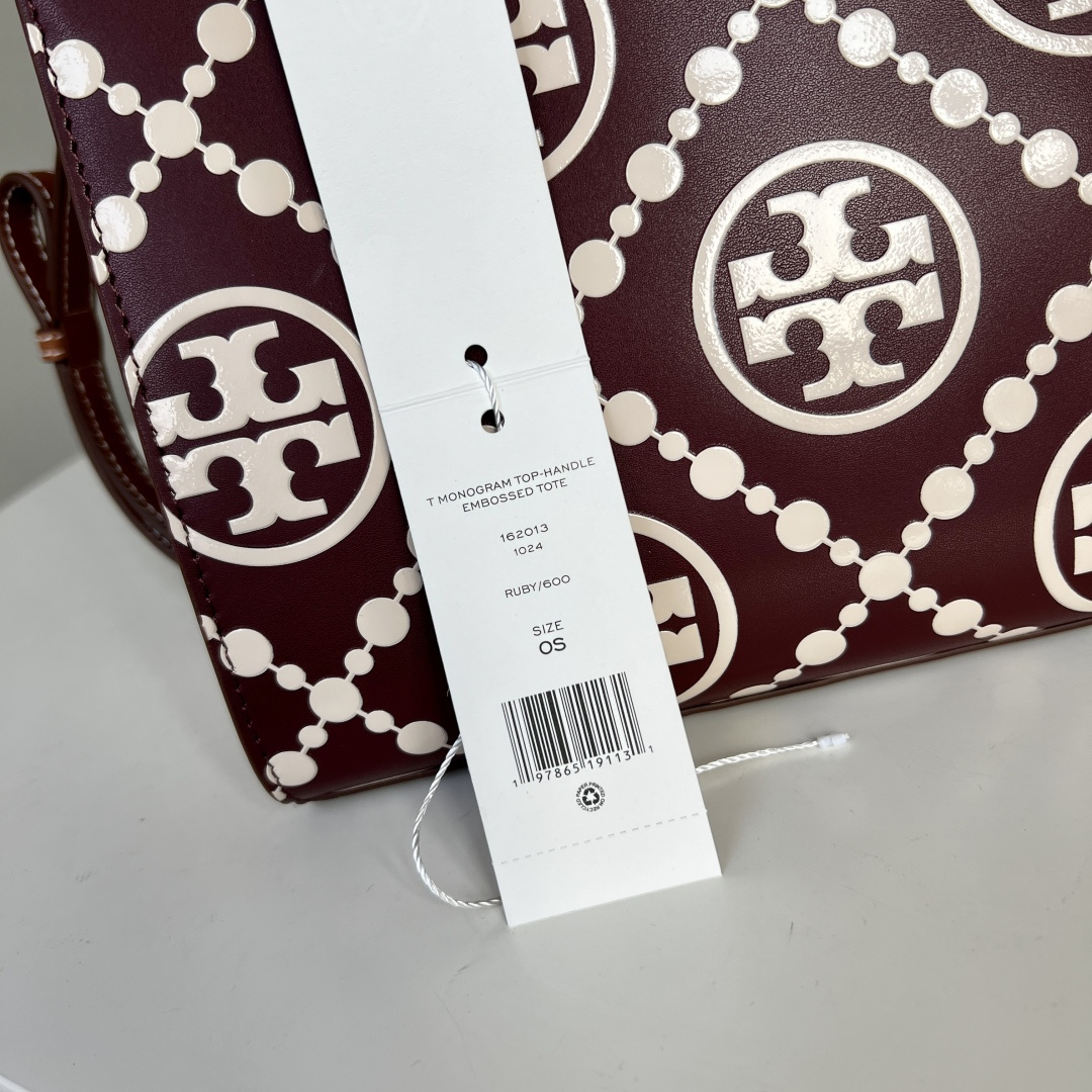 Tory Burch TB新款、 T Monogram 图案 搭配压花皮革 魅力隽永又风格独具 T Monogram 手提托特包