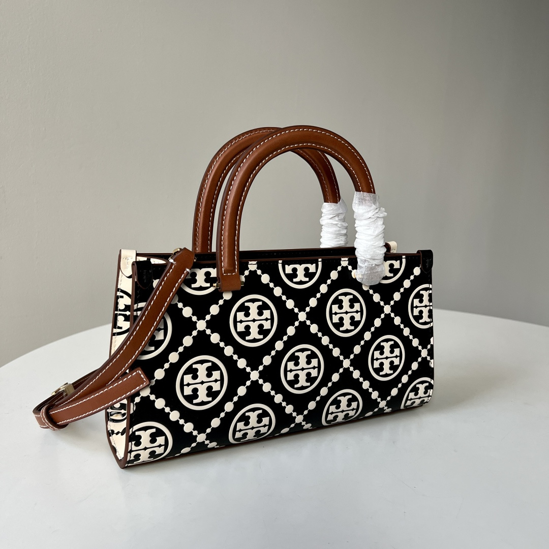 Tory Burch TB新款、 T Monogram图案，搭配撞色压花皮革。魅力隽永又风格独具
