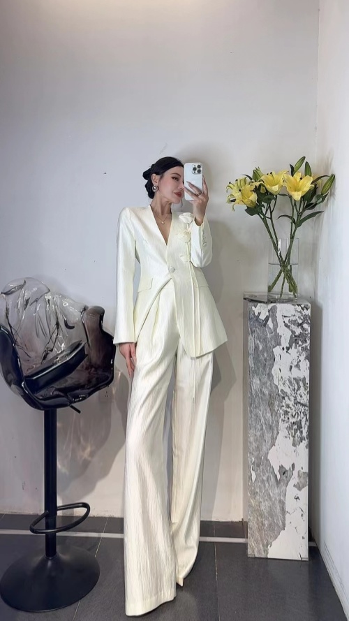 Elegant Women's Silk Wool Blend Suit Set with Handmade Floral Detail 1 Elegant Women's Silk Wool Blend Suit Set with Handmade Floral Detail