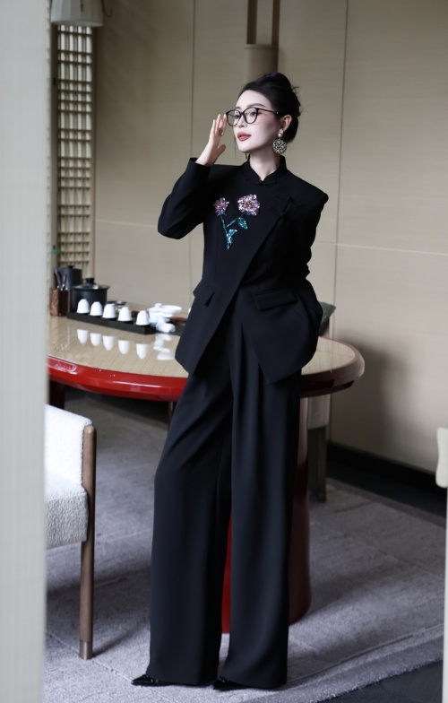 Elegant Embroidered Blazer & Wide-Leg Pants Set - Modern Chinese Style 1 Elegant Embroidered Blazer & Wide-Leg Pants Set - Modern Chinese Style