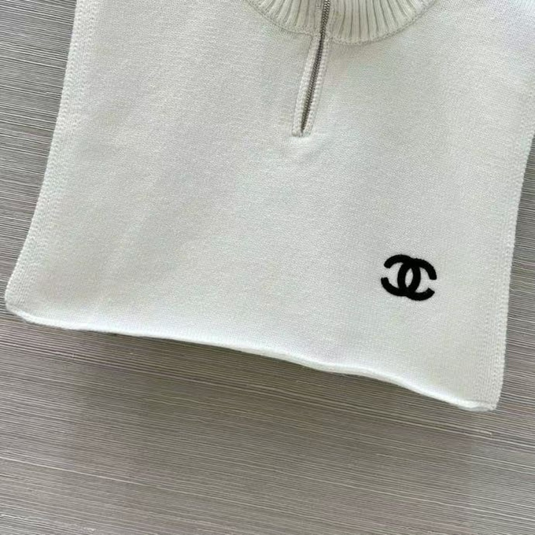 Chanel Women's Wool Blend Knit Cropped Vest With Half Zipper and Logo 8 cmp i1756400654096 899 0 6