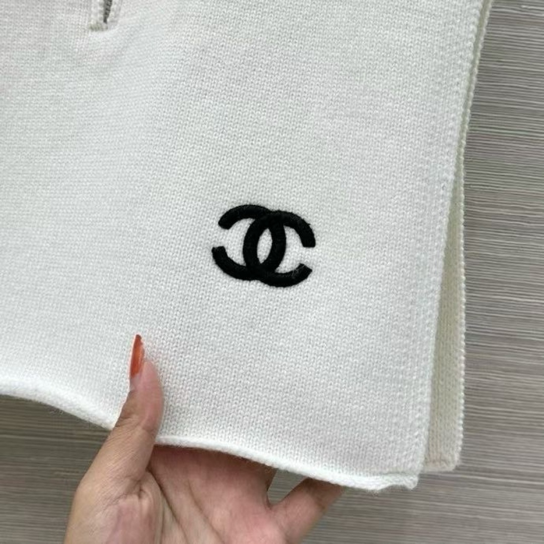 Chanel Women's Wool Blend Knit Cropped Vest With Half Zipper and Logo 9 cmp i1756400654573 313 0 7