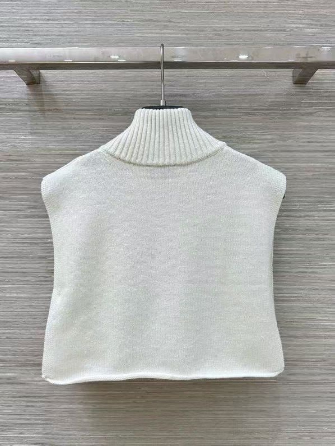 Chanel Women's Wool Blend Knit Cropped Vest With Half Zipper and Logo 4 cmp i1756400654575 8999 0 2